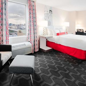 King Room Accessible Tub Mobility Hearing Access or Non-Smoking